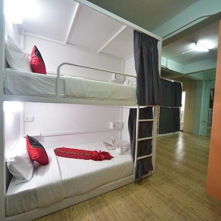 Panda Hostel Phuket (Adults Only) Patong Extérieur photo